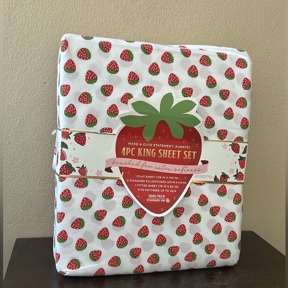 Envogue New Red Strawberry Print KingSheet Set New